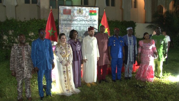 photo de famille fete du trone Burkina